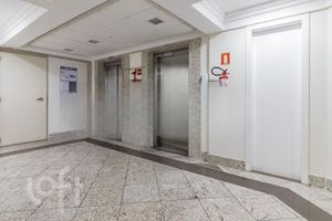 Image 4 - 916729
