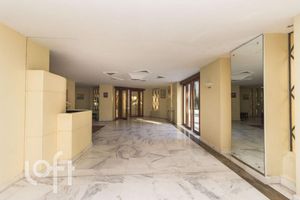 Image 1 - 916730