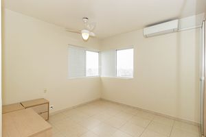 Image 19 - 916733