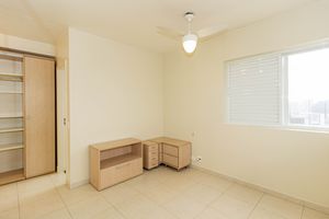 Image 18 - 916733