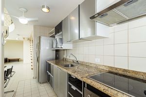 Image 30 - 916733