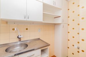 Image 19 - 916738