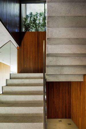 Image 20 - 916740