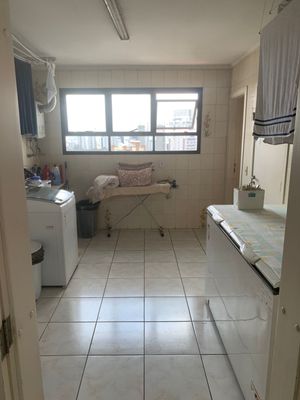 Image 10 - 916741