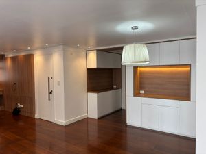 Image 4 - 916748