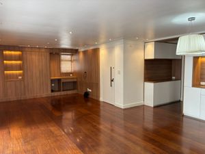 Image 3 - 916748