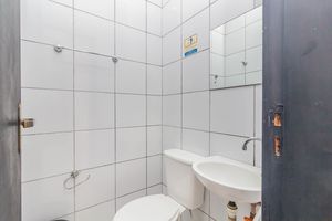 Image 11 - 916772
