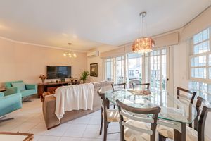 Image 10 - 916773
