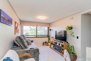 Image 1 - 916776