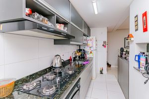 Image 6 - 916776