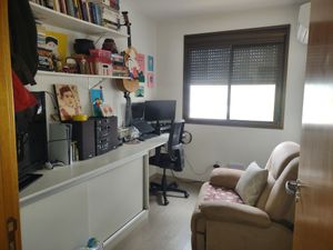 Image 8 - 916776