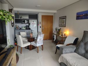 Image 1 - 916776