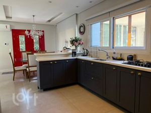 Image 16 - 916782