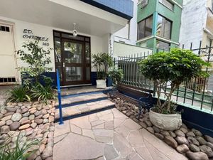Image 12 - 916796