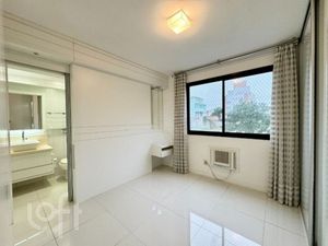 Image 8 - 916807