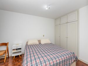 Image 13 - 916855