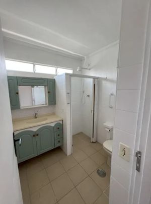 Image 7 - 916882