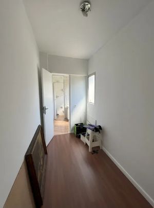 Image 10 - 916882