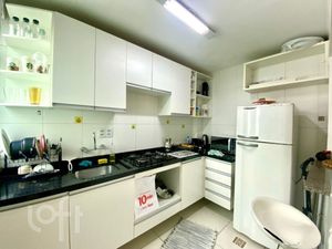 Image 1 - 916886