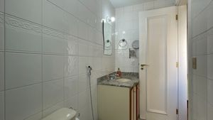 Image 36 - 916888