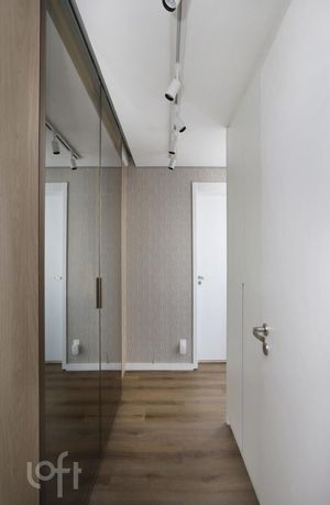Image 22 - 916890