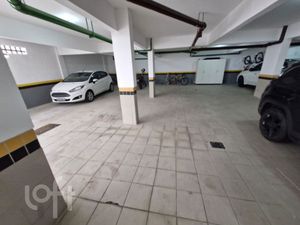 Image 21 - 916920