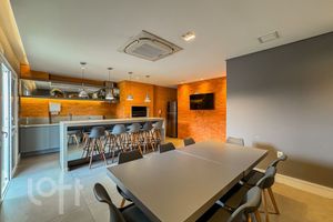 Image 24 - 916924