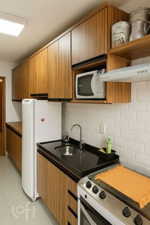 Image 18 - 916929