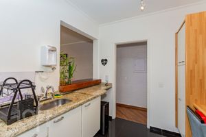 Image 15 - 916930