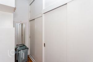 Image 35 - 916930