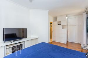 Image 31 - 916930
