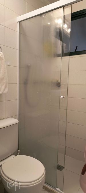 Image 18 - 916930