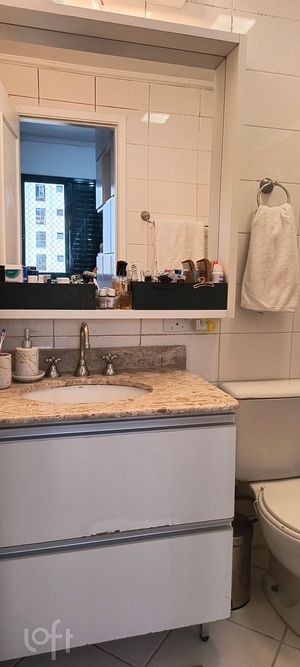 Image 17 - 916930