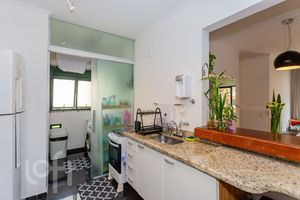 Image 13 - 916930