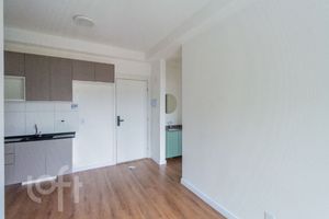 Image 1 - 916932