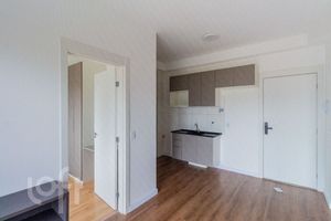 Image 2 - 916932