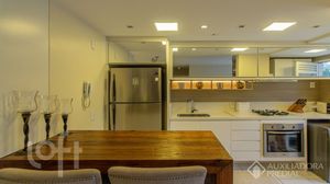 Image 18 - 916933