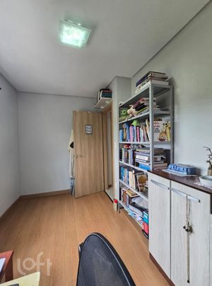 Image 6 - 916941