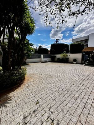 Image 23 - 916958
