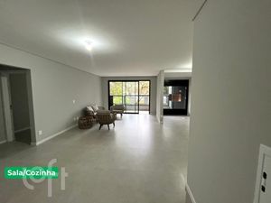 Image 1 - 916982