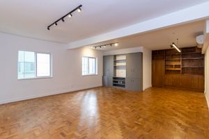 Image 10 - 916994
