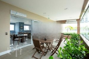 Image 19 - 917015