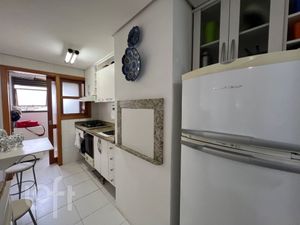 Image 9 - 917056