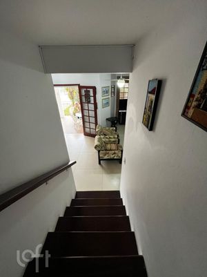 Image 10 - 917112