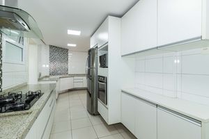 Image 17 - 917129