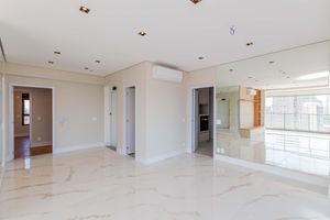 Image 4 - 917137