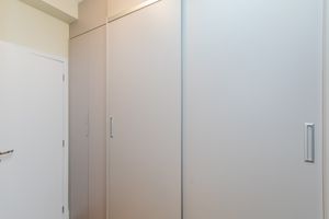 Image 17 - 917137