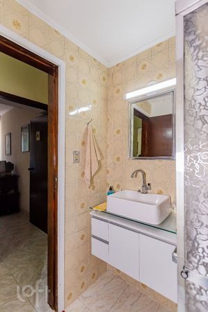Image 33 - 917217