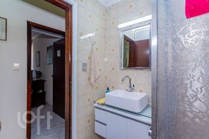 Image 32 - 917217
