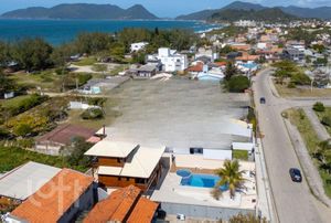 Image 1 - 917276
